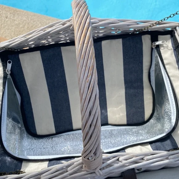 Picnic Basket Wicker Complete for 4 Super Cute! - Picture 14 of 15